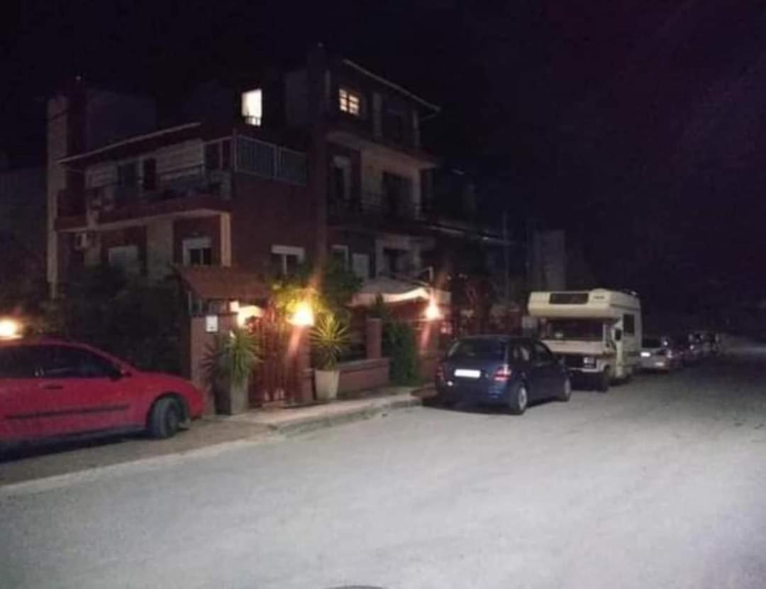 Blue Moon Accommodation Неа-Міханіона Екстер'єр фото