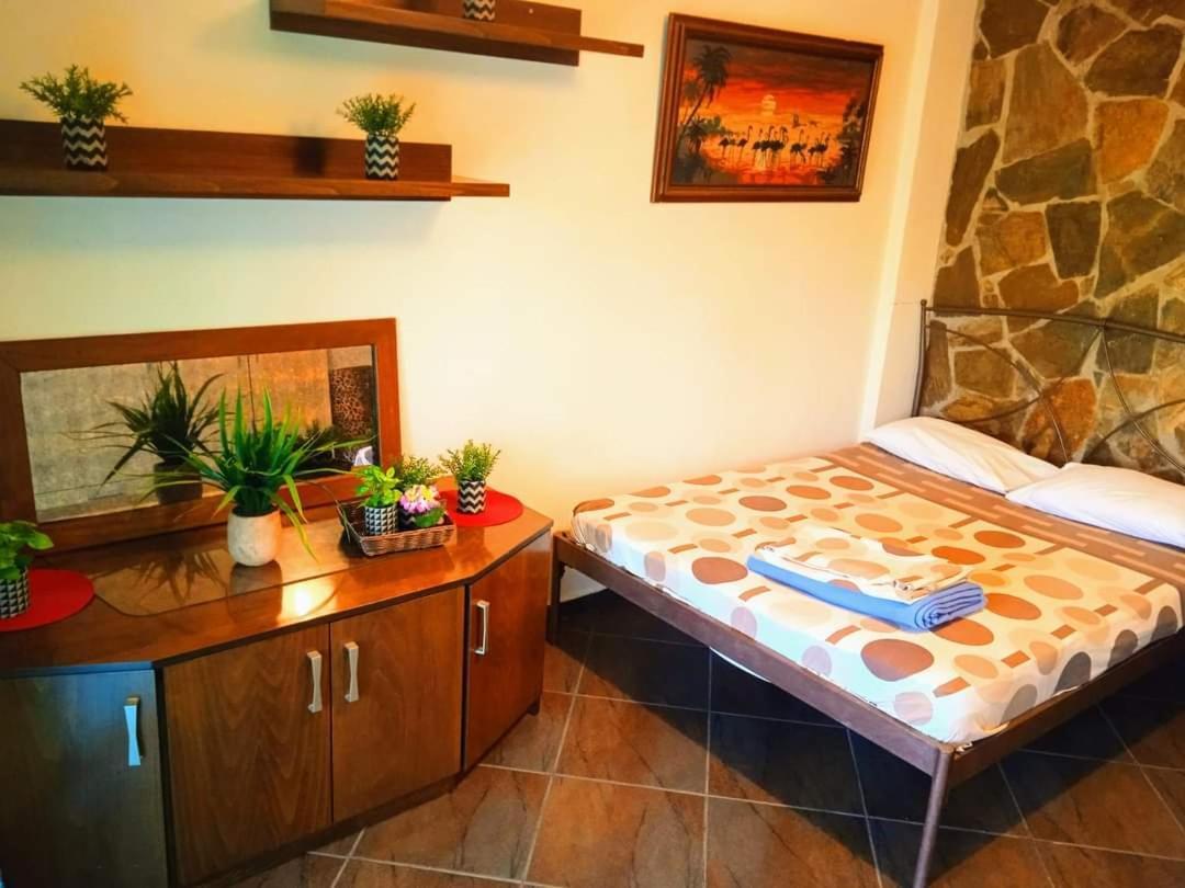 Blue Moon Accommodation Неа-Міханіона Екстер'єр фото